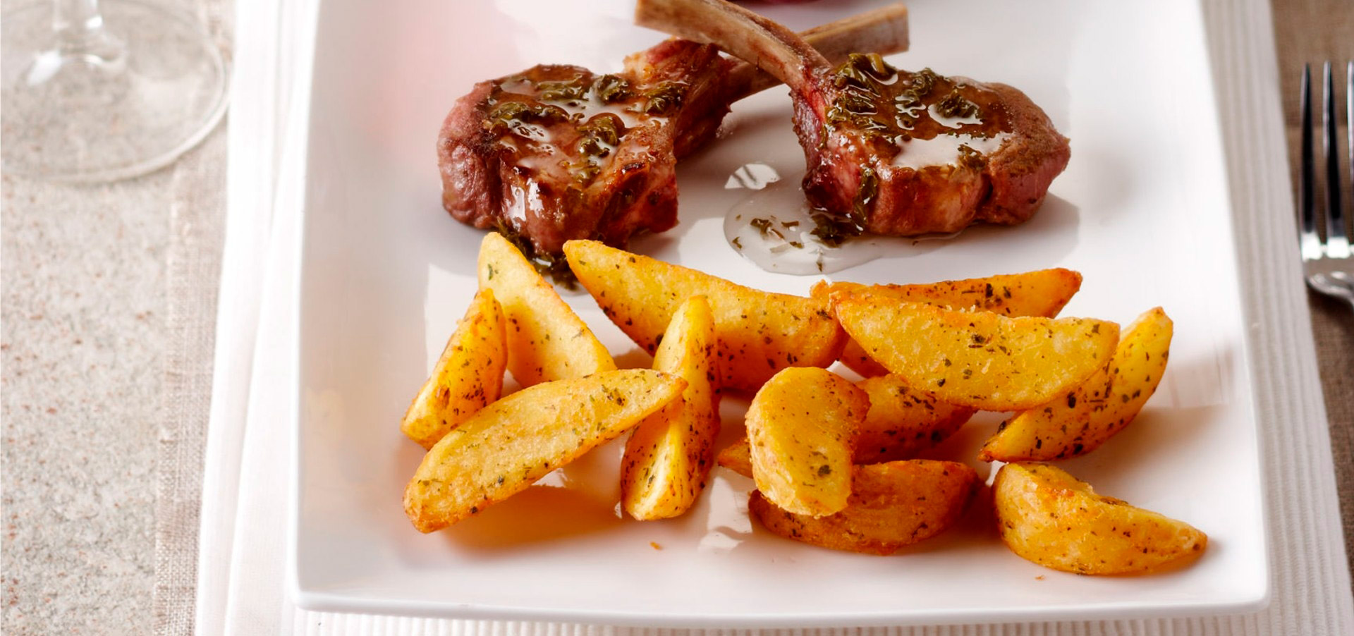 Batata Gomos c/ Pele Ervas Congelada Aviko 4x2,5 kg Batata Gomos c/ Pele Ervas Congelada Aviko 4x2,5 kg