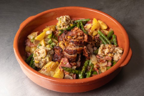 P� de Cabrito Assada com castanhas e Migas de Espargos (4-6 pessoas)